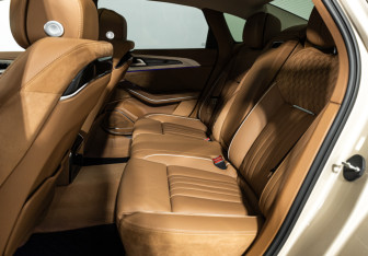 Подержанный автомобиль Hongqi H9 2023 года (10 фото)