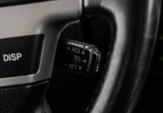 Подержанный автомобиль Toyota Land Cruiser Suv 2012 года (19 фото)