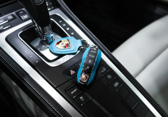 Подержанный автомобиль Porsche Cayman 2018 года (23 фото)