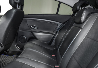 Подержанный автомобиль Renault Fluence 2011 года (12 фото)