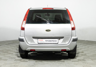 Подержанный автомобиль Ford Fusion 2006 года (6 фото)