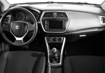 Подержанный автомобиль Suzuki SX4 Hatchback 2017 года (13 фото)