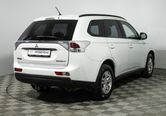 Подержанный автомобиль Mitsubishi Outlander 2013 года (5 фото)