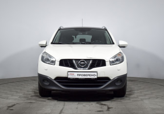Подержанный автомобиль Nissan Qashqai 2012 года (2 фото)
