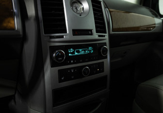 Подержанный автомобиль Chrysler Voyager 2008 года (16 фото)