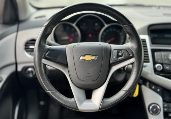 Подержанный автомобиль Chevrolet Cruze Hatchback 2012 года (12 фото)