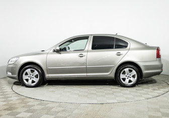 Подержанный автомобиль Skoda Octavia Liftback 2010 года (8 фото)