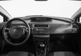 Подержанный автомобиль Citroen C4 Hatchback 2011 года (10 фото)