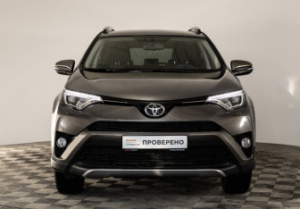 Подержанный автомобиль Toyota RAV4 2017 года (2 фото)