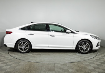 Подержанный автомобиль Hyundai Sonata 2017 года (4 фото)