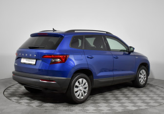 Подержанный автомобиль Skoda Karoq 2021 года (5 фото)