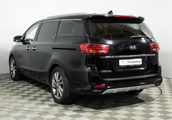 Подержанный автомобиль Kia Carnival 2019 года (7 фото)
