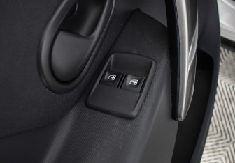 Подержанный автомобиль Renault Sandero 2016 года (16 фото)