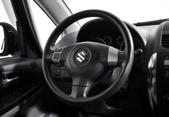 Подержанный автомобиль Suzuki SX4 Hatchback 2012 года (15 фото)