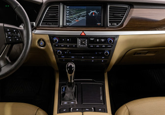 Подержанный автомобиль Hyundai Genesis 2014 года (11 фото)