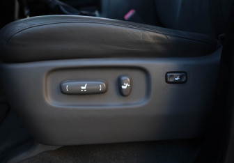 Подержанный автомобиль Toyota Land Cruiser Suv 2008 года (21 фото)