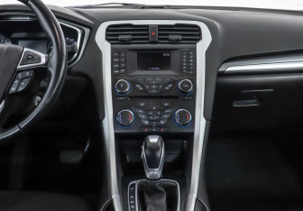 Подержанный автомобиль Ford Mondeo Sedan 2017 года (12 фото)