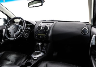 Подержанный автомобиль Nissan Qashqai 2007 года (9 фото)