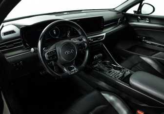 Подержанный автомобиль Kia K5 2020 года (11 фото)
