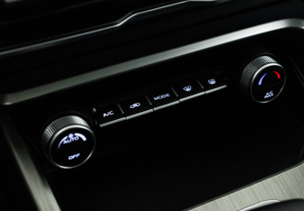 Подержанный автомобиль Geely Coolray 2023 года (18 фото)