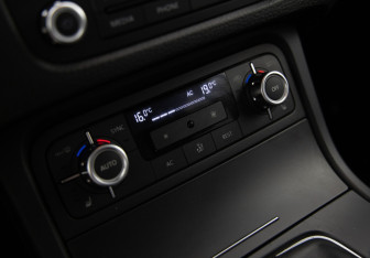 Подержанный автомобиль Volkswagen Touareg 2012 года (16 фото)