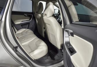 Подержанный автомобиль Volvo XC60 2011 года (12 фото)