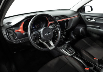 Подержанный автомобиль Kia Rio Sedan 2021 года (11 фото)