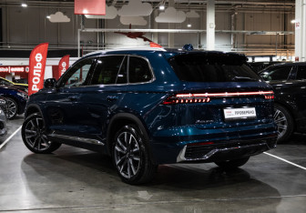 Подержанный автомобиль Geely Monjaro 2024 года (10 фото)