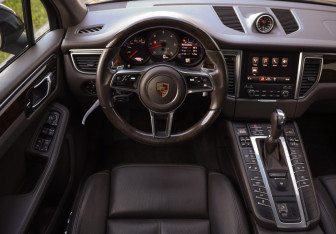 Подержанный автомобиль Porsche Macan 2016 года (12 фото)