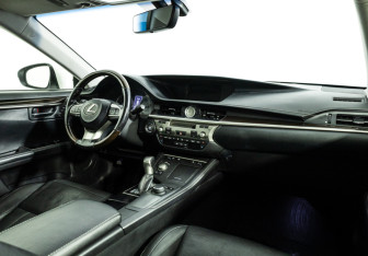 Подержанный автомобиль Lexus ES 2015 года (9 фото)