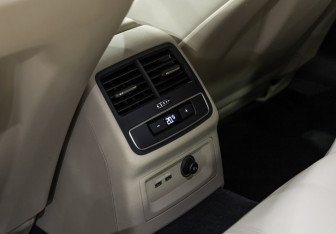 Подержанный автомобиль Audi A4 Sedan 2020 года (19 фото)