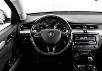 Подержанный автомобиль Skoda Superb Liftback 2014 года (13 фото)