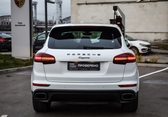 Подержанный автомобиль Porsche Cayenne 2016 года (7 фото)