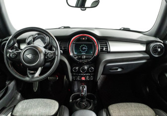 Подержанный автомобиль MINI Hatch 2019 года (13 фото)