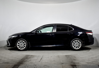 Подержанный автомобиль Toyota Camry Sedan 2021 года (8 фото)
