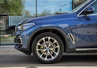 Подержанный автомобиль BMW X5 2020 года (10 фото)