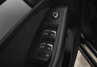 Подержанный автомобиль Audi Q5 2015 года (18 фото)