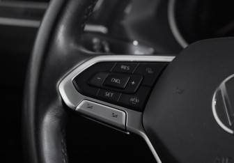 Подержанный автомобиль Volkswagen Tiguan 2021 года (12 фото)