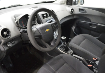 Подержанный автомобиль Chevrolet Aveo Sedan 2012 года (10 фото)