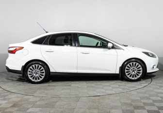 Подержанный автомобиль Ford Focus Sedan 2012 года (4 фото)
