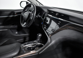 Подержанный автомобиль Toyota Camry Sedan 2018 года (13 фото)