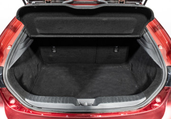 Подержанный автомобиль Mazda 3 Hatchback 2019 года (18 фото)