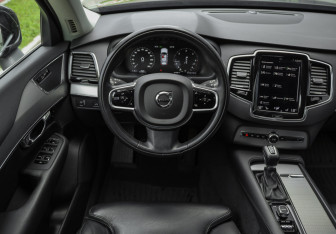 Подержанный автомобиль Volvo XC90 2015 года (15 фото)