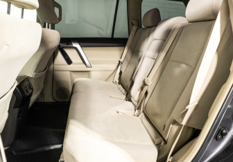 Подержанный автомобиль Toyota Land Cruiser Prado 2022 года (10 фото)
