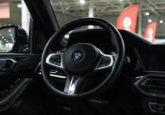 Подержанный автомобиль BMW X7 2020 года (21 фото)