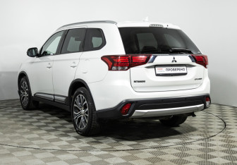 Подержанный автомобиль Mitsubishi Outlander 2018 года (5 фото)