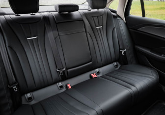 Подержанный автомобиль Hongqi H5 2024 года (30 фото)