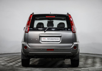 Подержанный автомобиль Nissan X-Trail 2006 года (6 фото)