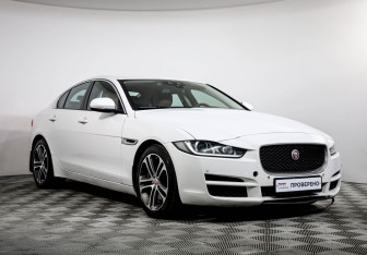 Подержанный автомобиль Jaguar XE 2018 года (3 фото)