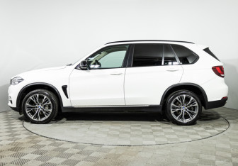 Подержанный автомобиль BMW X5 2015 года (8 фото)